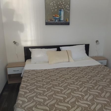 Apartment Tuja Jadrtovac Buitenkant foto