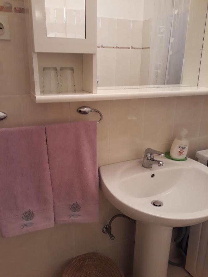 Apartment Tuja Jadrtovac Buitenkant foto