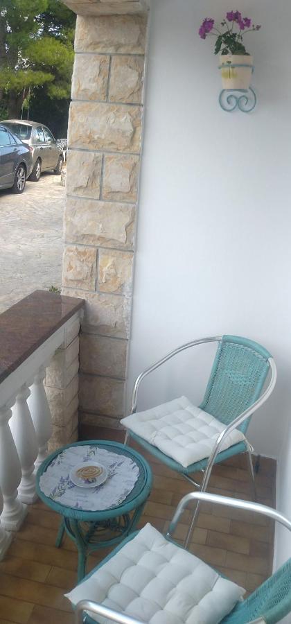 Apartment Tuja Jadrtovac Buitenkant foto