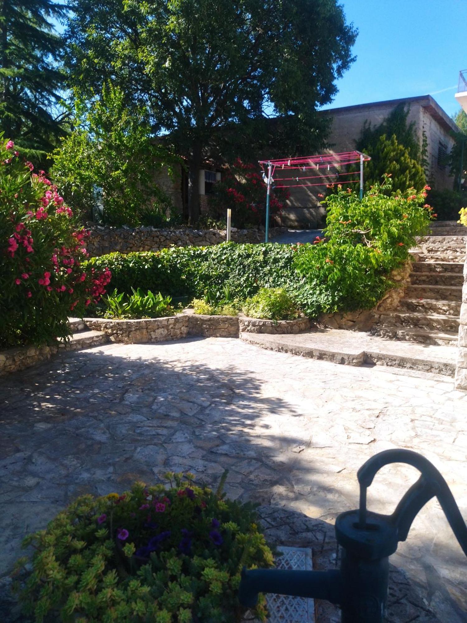 Apartment Tuja Jadrtovac Buitenkant foto